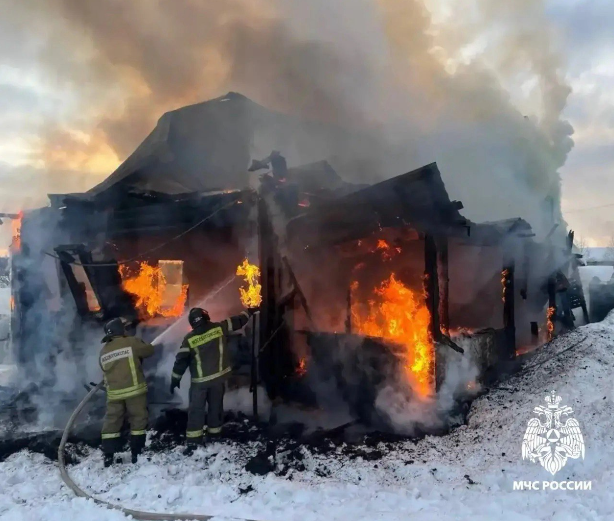 Одинцовские пожарные предупреждают об опасностях, связанных с детскими играми с огнем