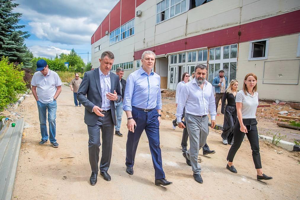 Андрей Иванов проинспектировал ход капитального ремонта спорткомплекса «Звезда»