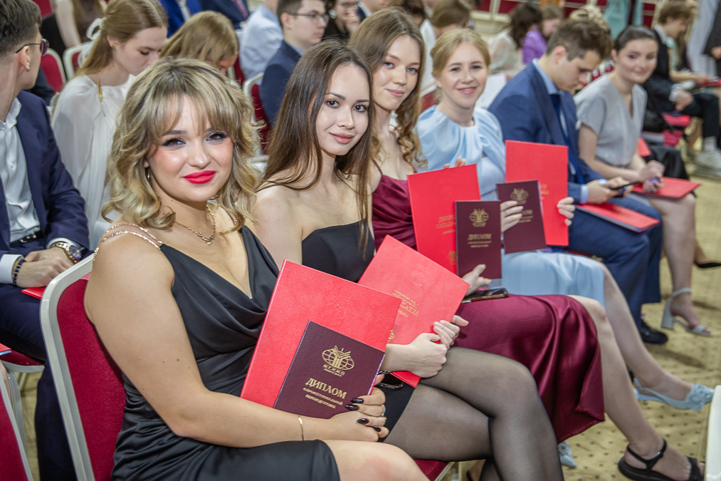 Выпускники Одинцовского филиала МГИМО получили дипломы
