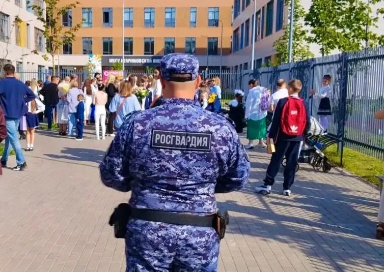 Росгвардейцы обеспечили общественный порядок и безопасность в День знаний в Одинцово