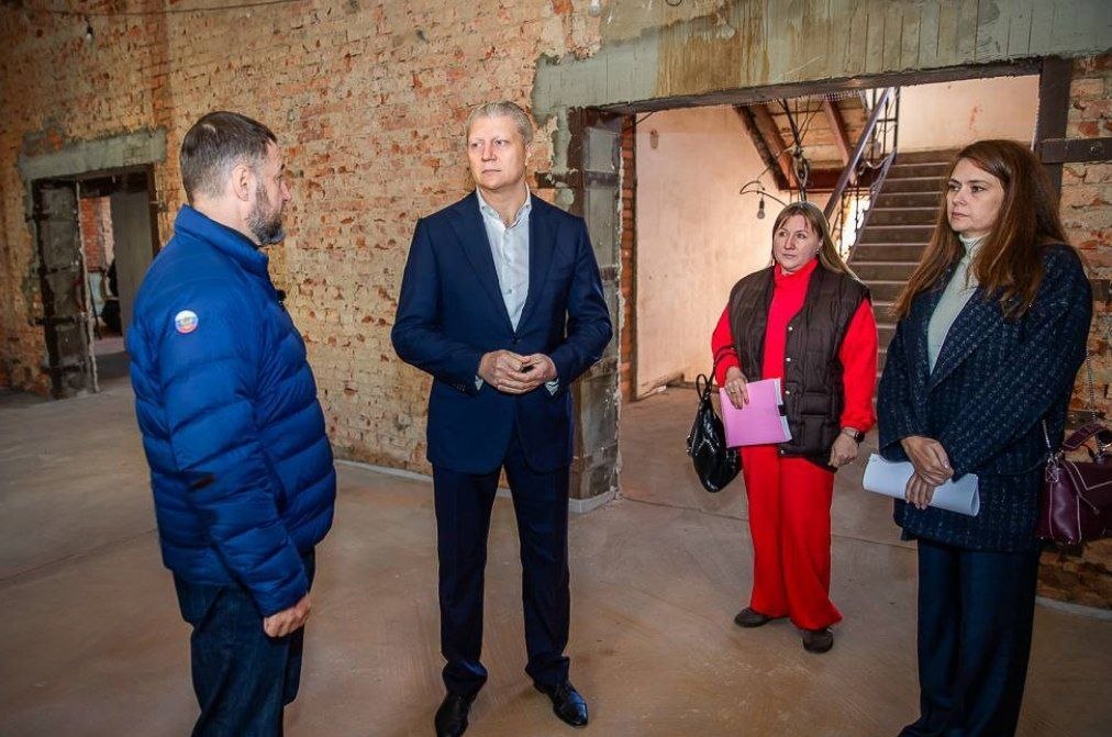 Андрей Иванов проверил ход капитального ремонта Детской школы искусств в Звенигороде