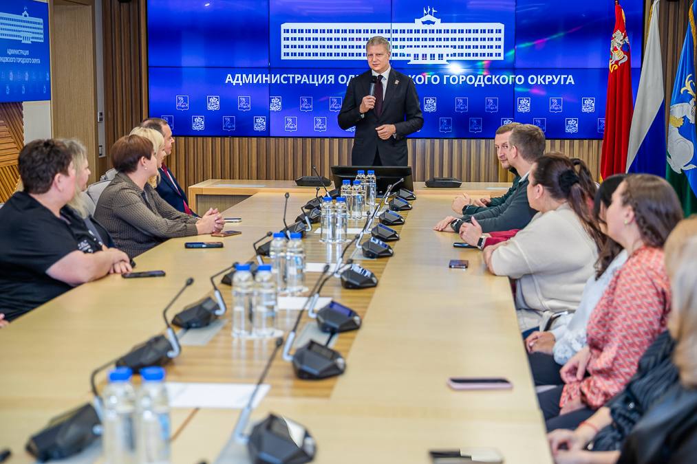 Андрей Иванов поздравил сотрудников комбината «Доброе кафе» с профессиональным праздником