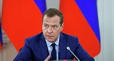 Медведев поручил до 29 октября подготовить законопроекты об электронных трудовых книжках