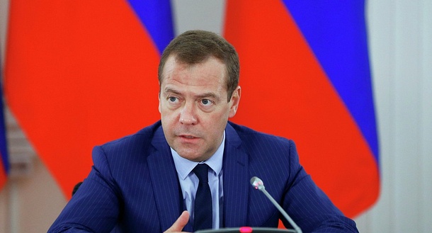 Медведев поручил до 29 октября подготовить законопроекты об электронных трудовых книжках, Июль