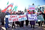 Фото: Митинг 12 марта на центральной площади Одинцово в поддержку русскоговорящих жителей Украины