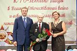 Фото: Ветеранов Великой отечественной войны наградили медалями за освобождение республики Беларусь