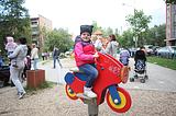 Фото: Жителям ветхого дома в поселке БЗРИ вручили ключи от их новых квартир в Одинцово