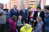 Фото: Жителям ветхого дома в поселке БЗРИ вручили ключи от их новых квартир в Одинцово