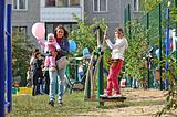 Фото: Обещание выполнено: жители Юдино получили новую детскую площадку