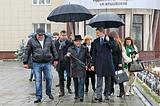 Фото: Андрей Иванов вручил легендарному летчику-испытателю Александру Тюрюмину документы на земельный участок в Одинцовском районе