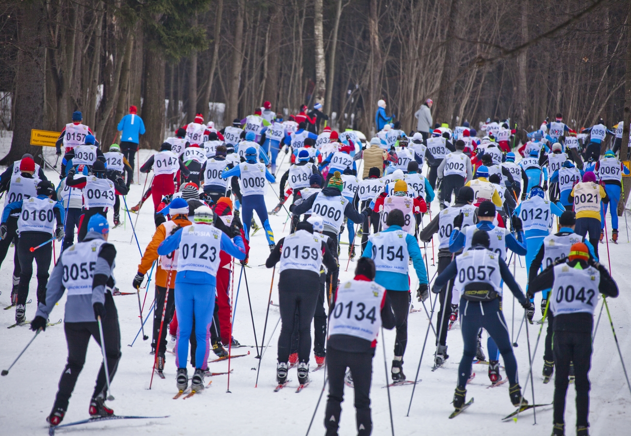 Лыжники сейчас. День лыжника. Всероссийский день лыжника. 28 Февраля праздник день лыжника. Когда день лыжника.