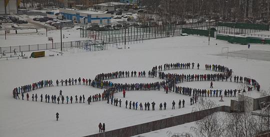 Четыре сотни одинцовских школьников выстроились в гигантские олимпийские кольца