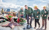 Участники акции во главе с Андреем ИВАНОВЫМ возложили цветы к мемориалу погибшим односельчанам