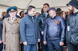 Андрей ВОРОБЬЕВ и автор граффити «Подаривший мир» Дмитрий ЛЕВОЧКИН