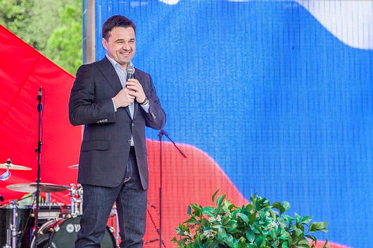 Главный последний звонок Одинцовского района по традиции прошёл в Захарово, Губернатор Московской области Андрей ВОРОБЬЕВ
