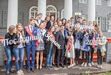 Губернатор Подмосковья Андрей ВОРОБЬЕВ, глава Одинцовского района Андрей ИВАНОВ и вчерашние школьники сделали совместное селфи