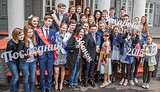 Губернатор Подмосковья Андрей ВОРОБЬЕВ, глава Одинцовского района Андрей ИВАНОВ и вчерашние школьники сделали совместное селфи