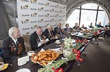 Фото: Одинцовские ветераны прокатились на вертолетах