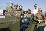Фото: Одинцовские ветераны прокатились на вертолетах