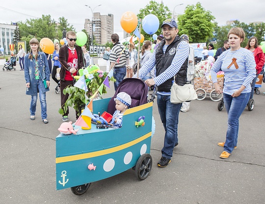 В Назарово прошел парад колясок (фото)