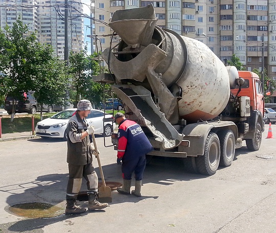 Авария на канализации в микрорайоне Новая Трёхгорка устранена, 20150708 115858 V