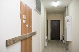 Фото: Недоделки в доме №24 на Садовой улице застройщик должен устранить до Нового Года