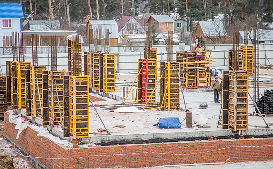 Строительство образовательного комплекса вблизи деревни Раздоры идет по графику