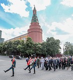 Фото: Андрей Иванов принял участие в церемонии возложения цветов к Вечному огню в Москве