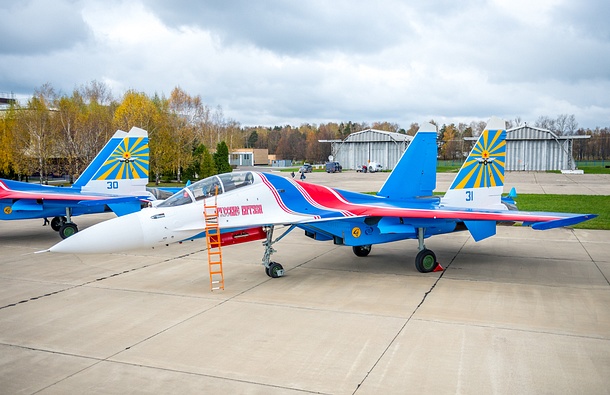 В авиационную группу высшего пилотажа «Русские витязи» поступили новые истребители Су-30СМ