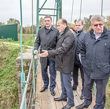 Аварийный пешеходный подвесной мост в Каринском отремонтируют в ближайшее время