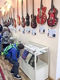 Выставка «Электрогитары советской эпохи» открылась в одинцовском историко-краеведческом музее