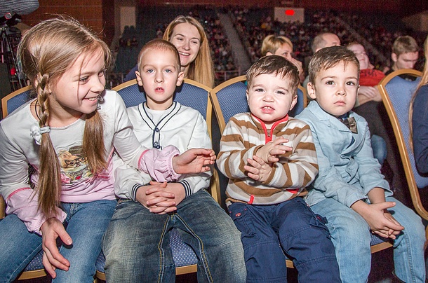Свыше 1000 детей с ограниченными возможностями здоровья посетили благотворительную елку главы Одинцовского района