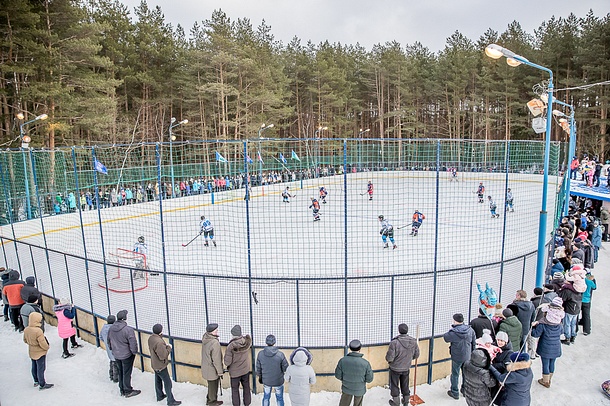 Свыше 1000 человек стали зрителями хоккейного матча между командой Андрея Иванова и сборной Никольского поселения