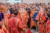 Митрополит Крутицкий и Коломенский Ювеналий провел богослужение в Георгиевском соборе города Одинцово