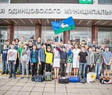 32 школьника Одинцовского района отправились на летний отдых в лагерь «Память поколений»