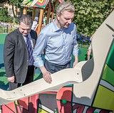 Андрей Иванов на новой детской площадке в Кубинке