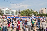 Более 1000 человек приняли участие во флешмобе в честь Дня Государственного флага