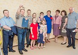 Многодетной семье Харченко из Голицыно вручили ключи от новой квартиры