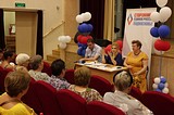 Заместитель председателя регионального координационного совета сторонников партии Ирина Гайворонская и председатель Одинцовского районного совета сторонников Надежда Дмитриева провели встречи по программе «Защитим старшее поколение от мошенников!»