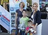 Одинцовские сторонники «Единой России» вручили подарки многодетным семьям из Жаворонковского
