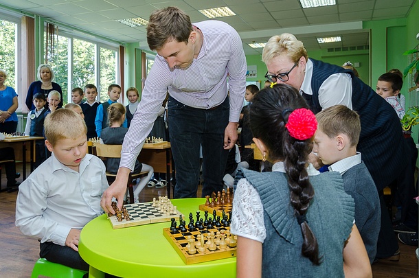 Сергей Карякин провел сеанс одновременной игры в шахматы для учеников Ликинской школы, Сентябрь