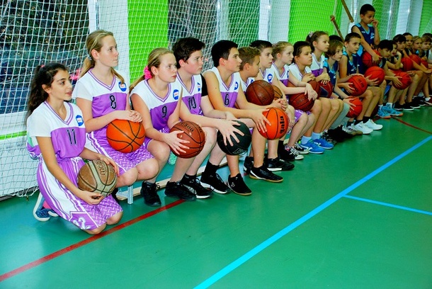 Мастер-класс для учеников школы «Горки-10» провели игроки молодежной сборной России по баскетболу, Октябрь