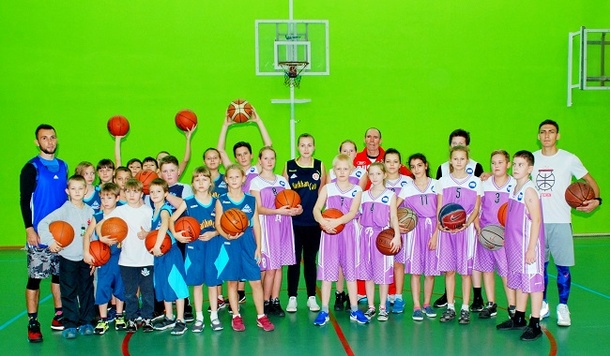 Игроки молодежной сборной России по баскетболу провели мастер-класс для учеников школы «Горки-10», Октябрь
