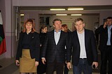 Олег Рожнов осмотрел ход ремонта подъездов по областной программе