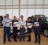 Посетителям автосалонов напомнили о правилах использования детских кресел