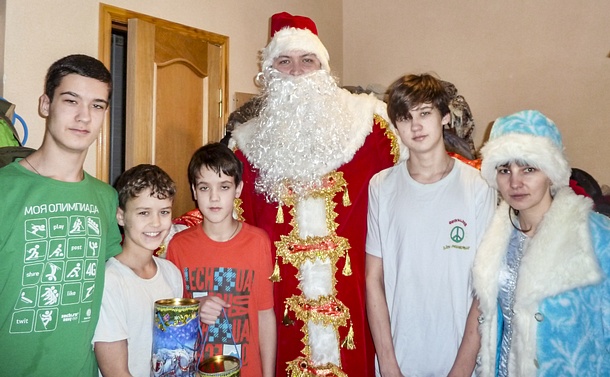 Жаворонковские единороссы вручили подарки многодетным семьям, Декабрь