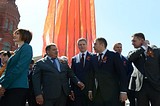 Глава Одинцовского района принял участие в церемонии возложения цветов к Могиле Неизвестного Солдата в Москве
