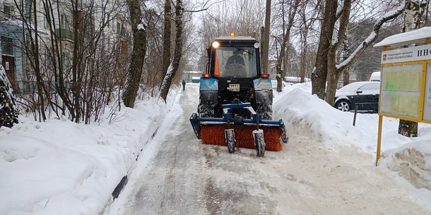 Более 150 единиц специальной техники расчищают дворовые территории Одинцовского района от снега, Март