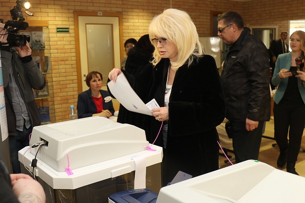 Народная артистка России Ирина Аллегрова проголосовала в Одинцово, Март