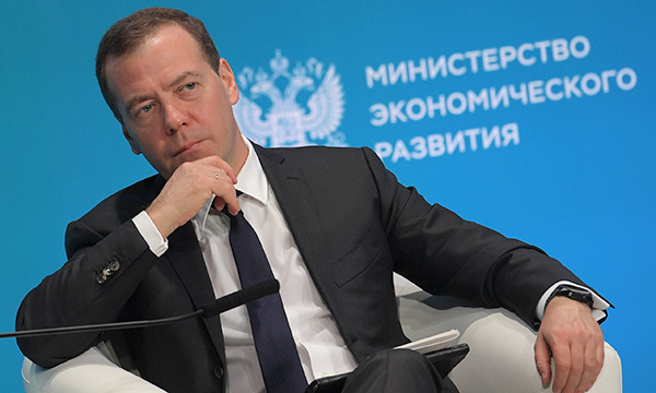 Медведев отмечает стабильное развитие экономики РФ в условиях повышенных внешних рисков, Март